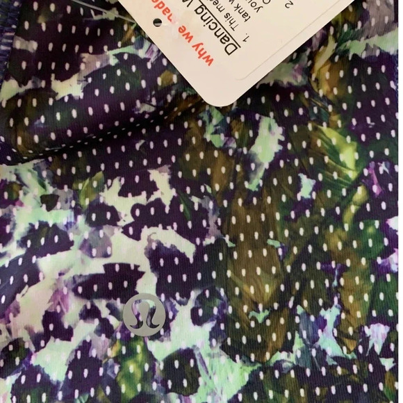 Lululemon dancing warrior tank size 6 - Picture 3 of 5